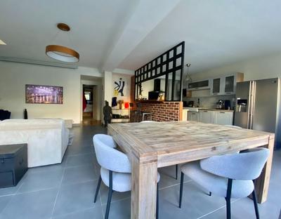 Appartement - 125 m² - 5 pièces