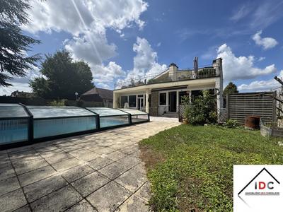 Maison - 418 m² - 10 pièces