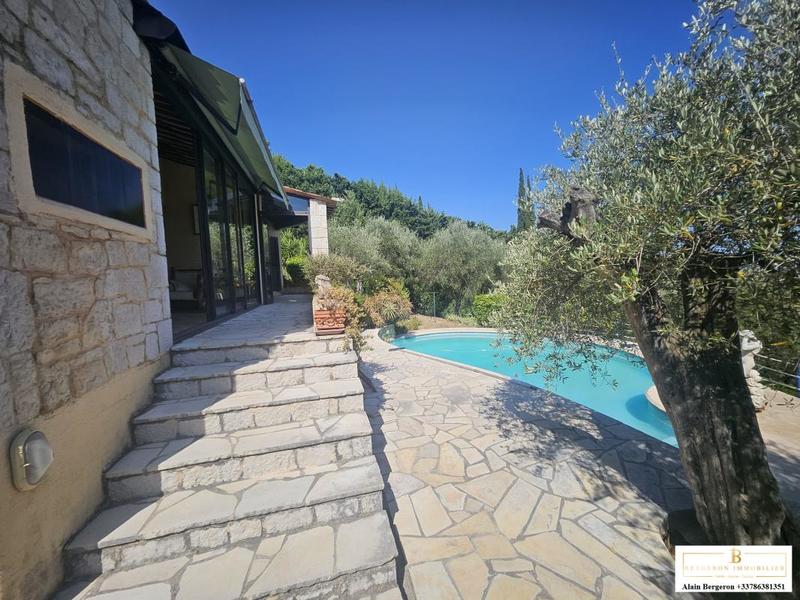 Villa - 197 m² - 8 pièces