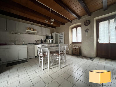 Maison - 93 m² - 5 pièces