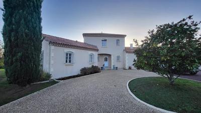 Maison - 204 m² - 5 pièces