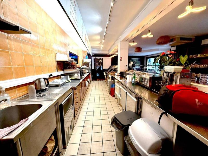 Local commercial - 202 m² - 4 pièces