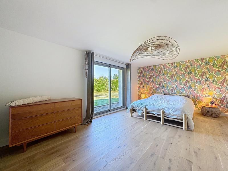 Maison - 240 m² - 7 pièces