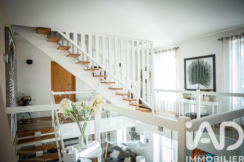 Maison - 332 m² - 6 pièces