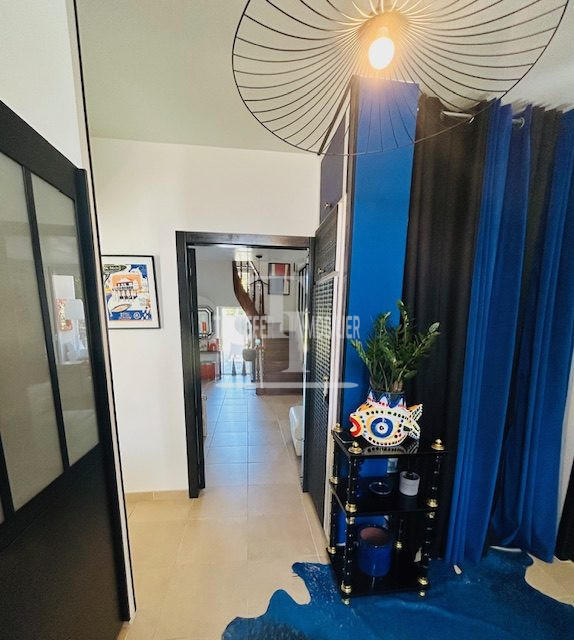 Maison - 208 m² - 7 pièces