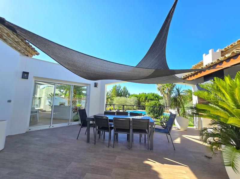 Maison - 335 m² - 8 pièces