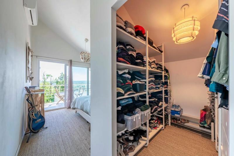 Maison - 239 m² - 12 pièces