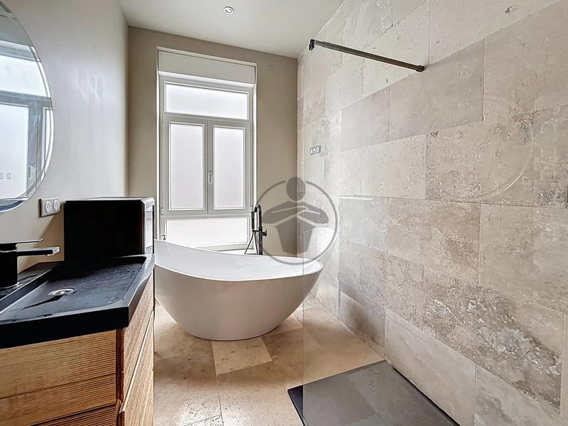 Maison - 185 m² - 7 pièces