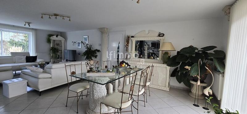 Maison - 232 m² - 6 pièces