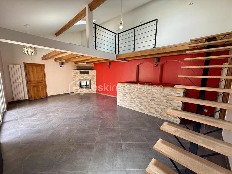 Maison - 240 m² - 9 pièces