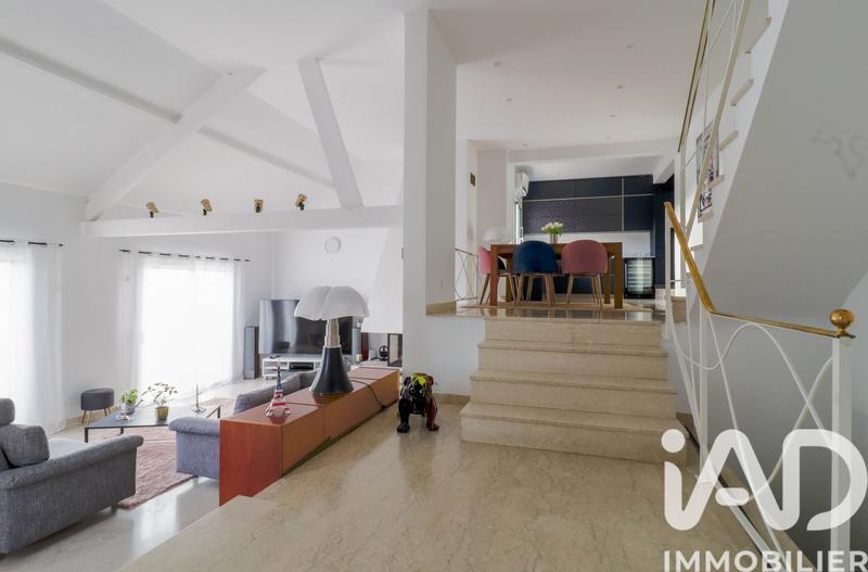 Maison - 210 m² - 7 pièces