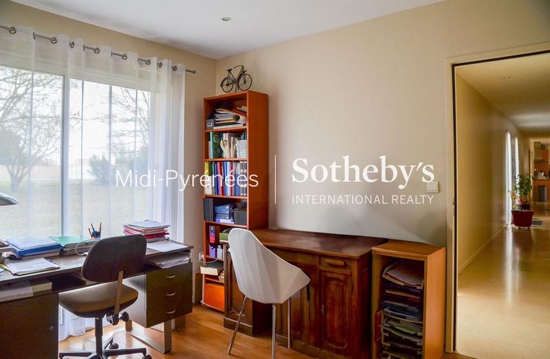 Maison - 230 m² - 6 pièces