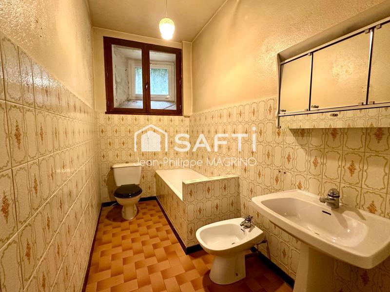 Maison - 216 m² - 7 pièces