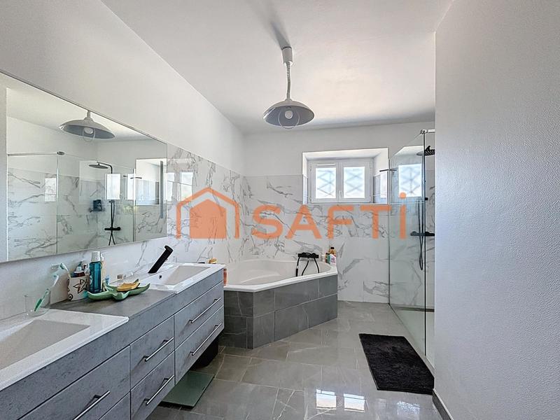 Maison - 230 m² - 7 pièces