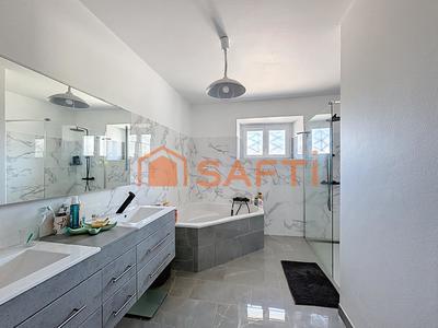 Maison - 230 m² - 7 pièces