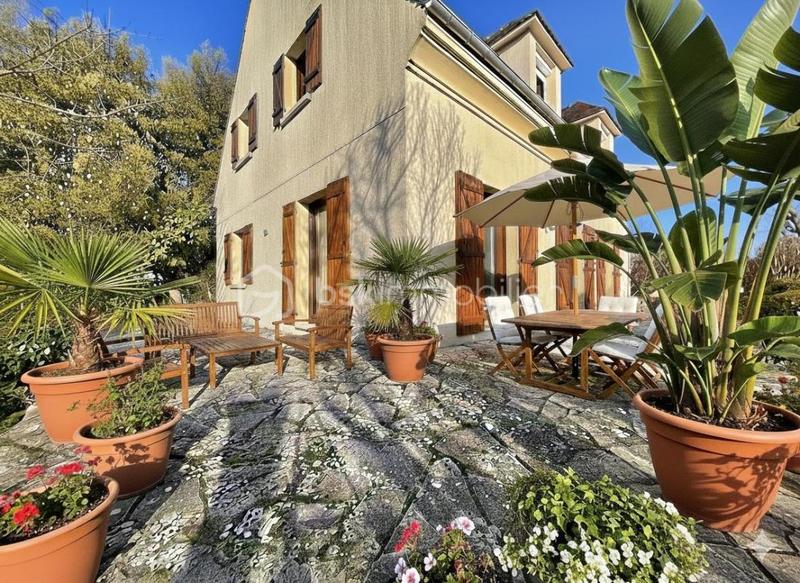 Maison traditionnelle - 152 m² - 7 pièces