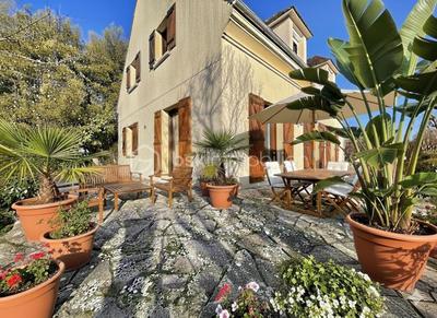 Maison traditionnelle - 152 m² - 7 pièces