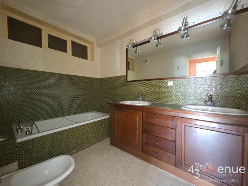 Appartement - 142 m² - 5 pièces