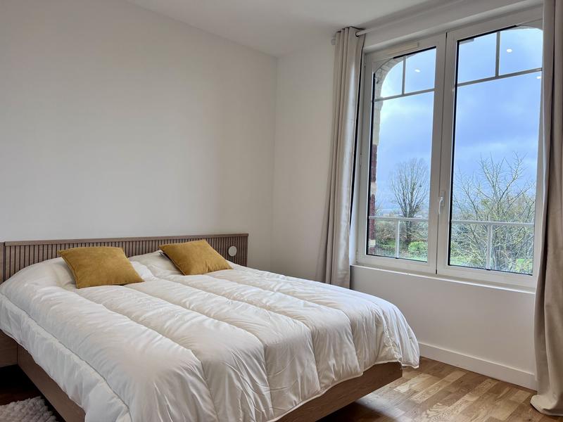 Maison - 214 m² - 8 pièces