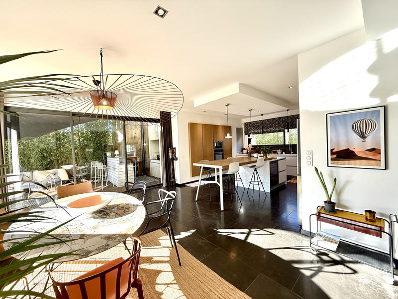 Maison - 240 m² - 6 pièces