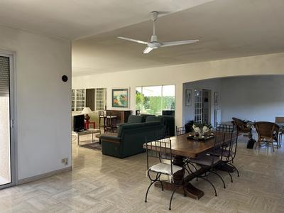 Maison traditionnelle - 300 m² - 7 pièces