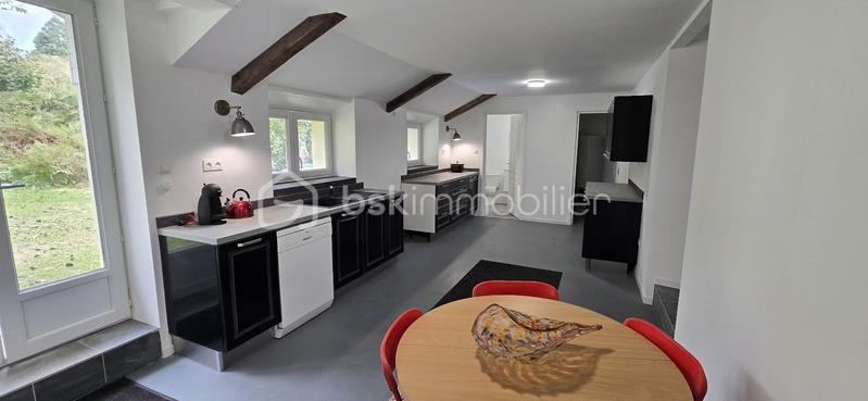 Maison - 244 m² - 9 pièces