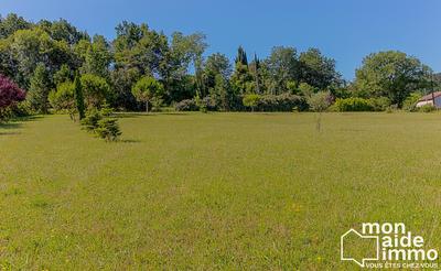 Terrain - 1 800 m²
