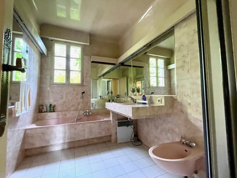 Maison traditionnelle - 185 m² - 7 pièces