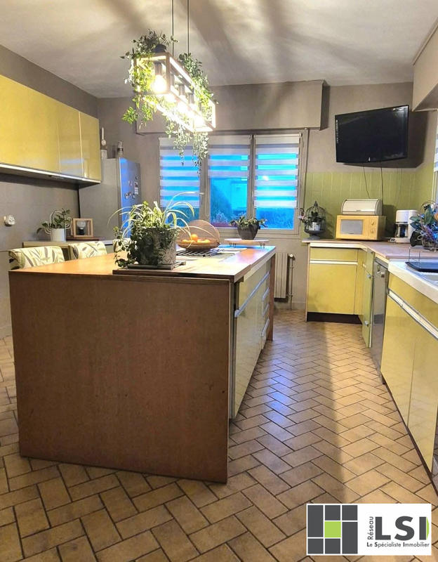 Maison - 140 m² - 6 pièces