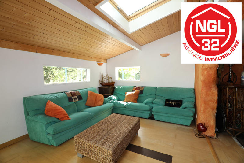 Maison - 250 m² - 9 pièces