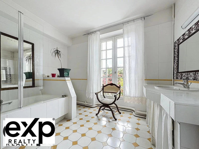 Maison - 195 m² - 6 pièces