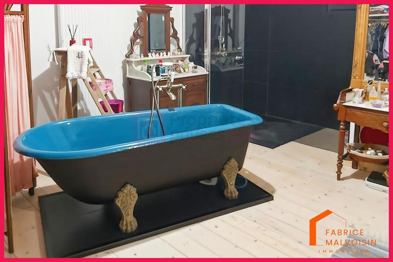 Maison - 232 m² - 8 pièces