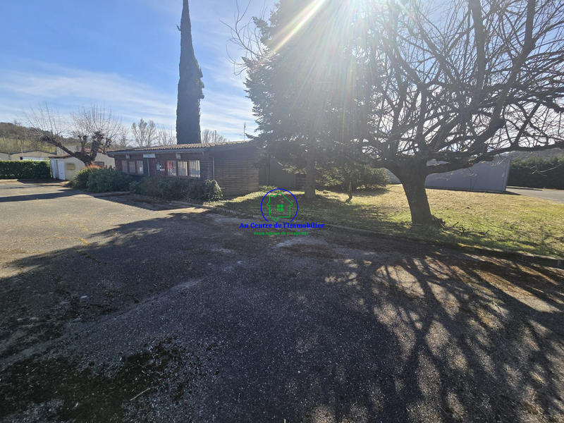 Local d'activités - 242 m² - 13 pièces