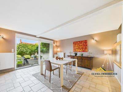 Maison - 229 m² - 8 pièces