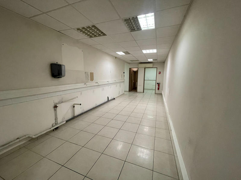 Local commercial - 114 m² - 4 pièces