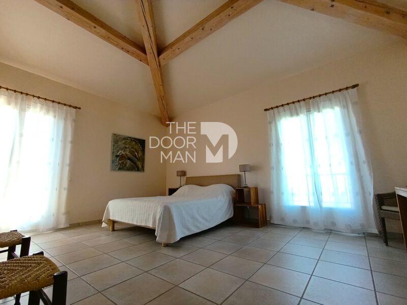 Maison - 182 m² - 7 pièces