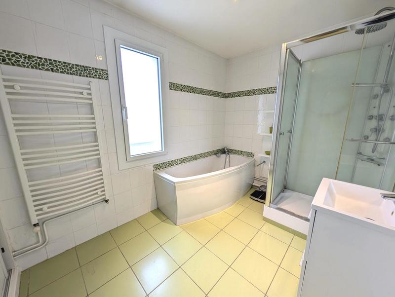 Maison - 90 m² - 5 pièces