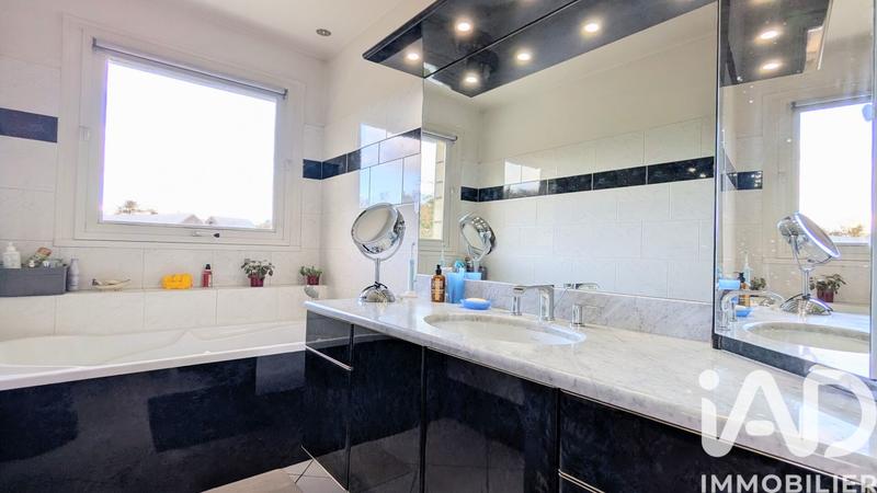 Maison - 188 m² - 8 pièces