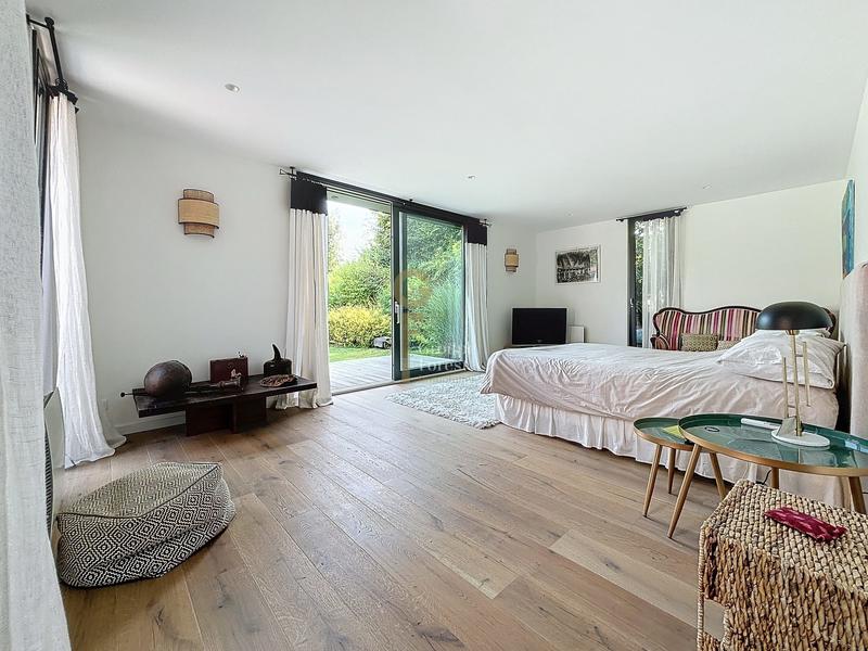 Maison - 312 m² - 9 pièces