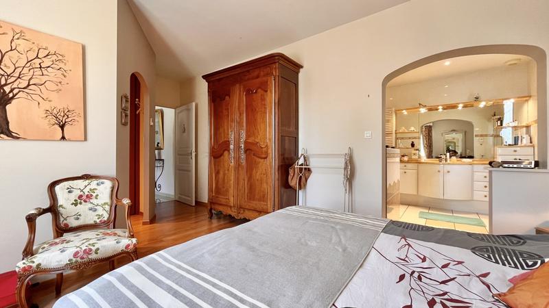 Maison - 230 m² - 6 pièces