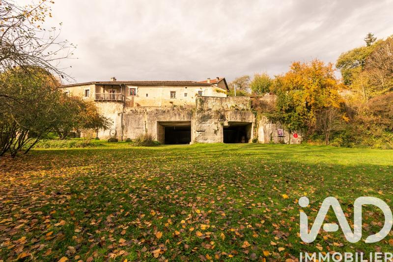 Maison - 1 220 m² - 28 pièces