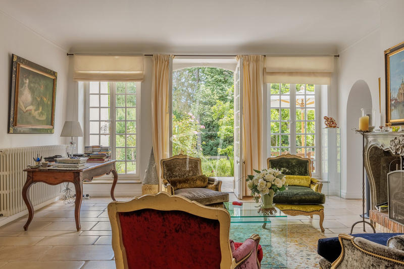 Maison ancienne - 444 m² - 9 pièces