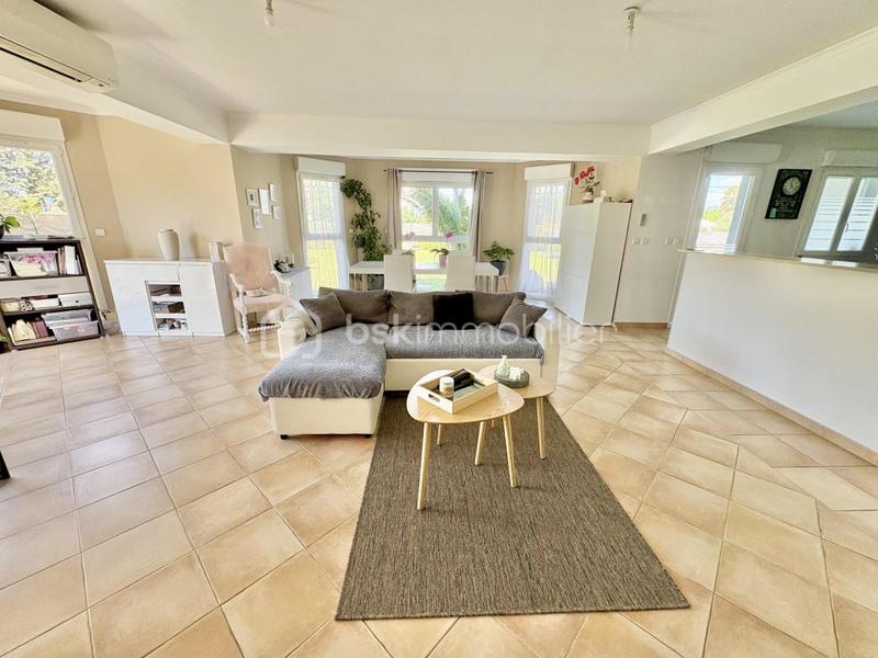 Maison - 235 m² - 8 pièces