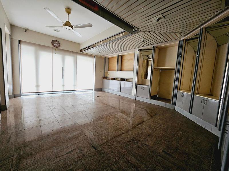 Maison - 285 m² - 9 pièces