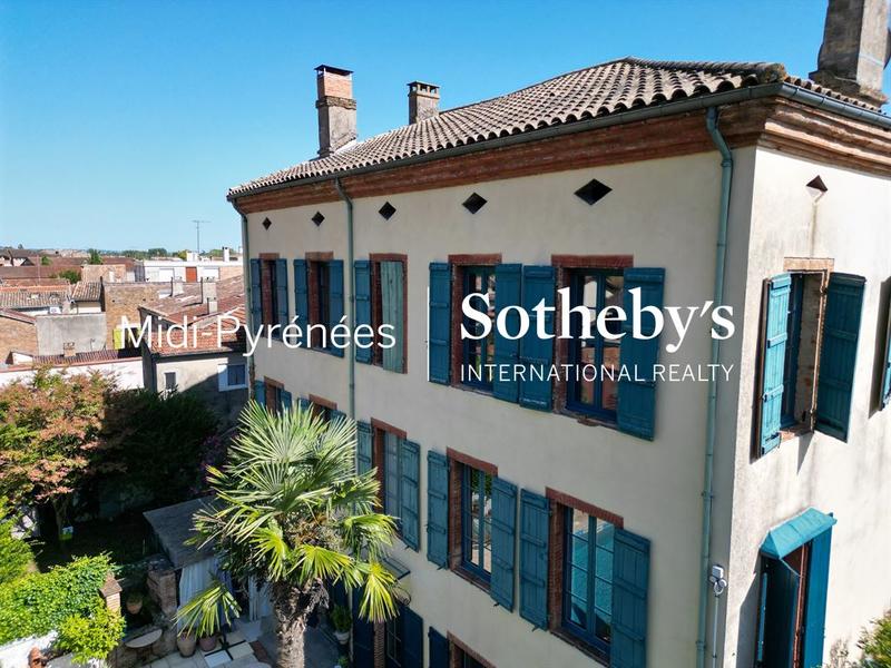 Maison - 450 m² - 11 pièces