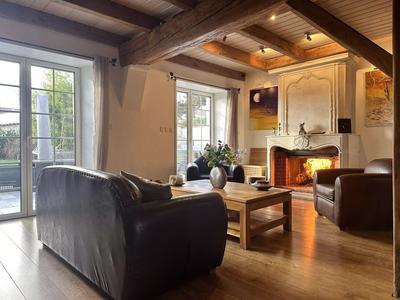 Maison - 304 m² - 10 pièces