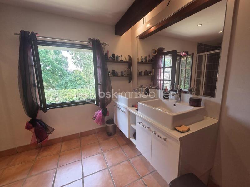 Maison - 277 m² - 6 pièces