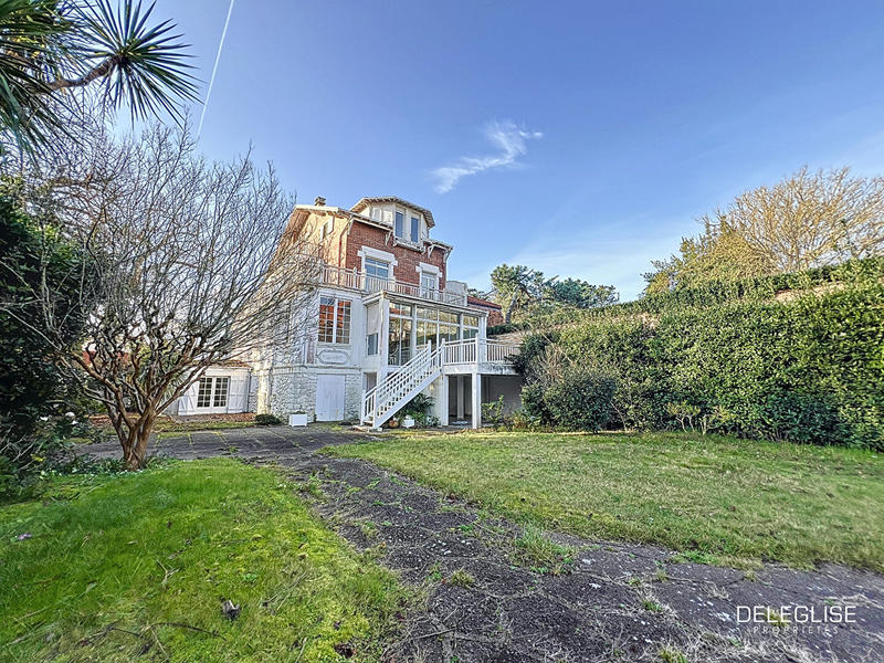 Demeure - 510 m² - 15 pièces