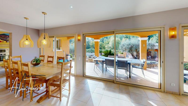 Maison - 308 m² - 8 pièces