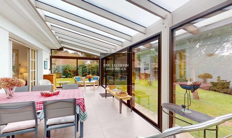 Villa - 200 m² - 10 pièces